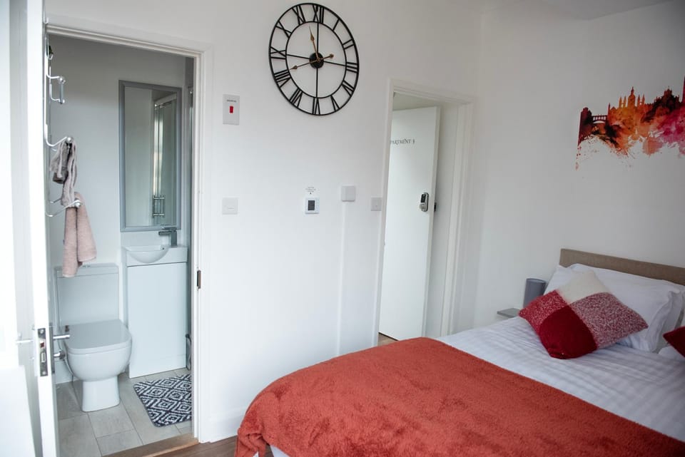 Bed, Bathroom, Bedroom, towels