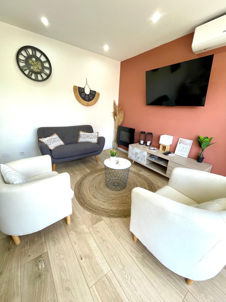 Communal lounge/ TV room, TV and multimedia, Living room, Seating area