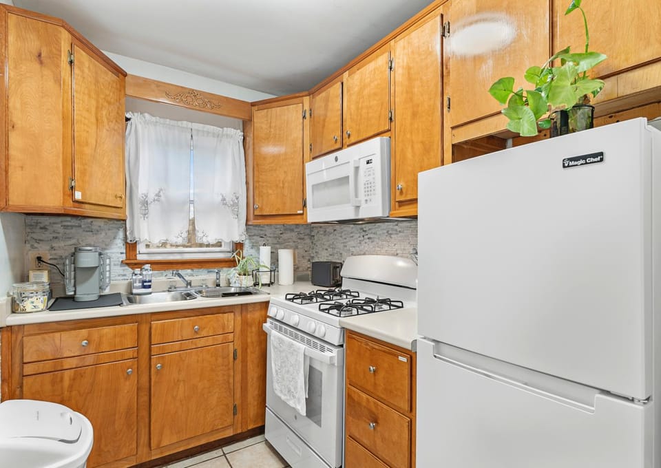 Kitchen or kitchenette, kitchen