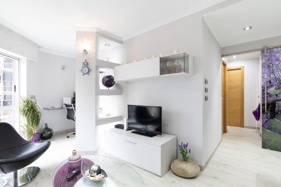 Communal lounge/ TV room, TV and multimedia, Living room, Seating area, Evening entertainment