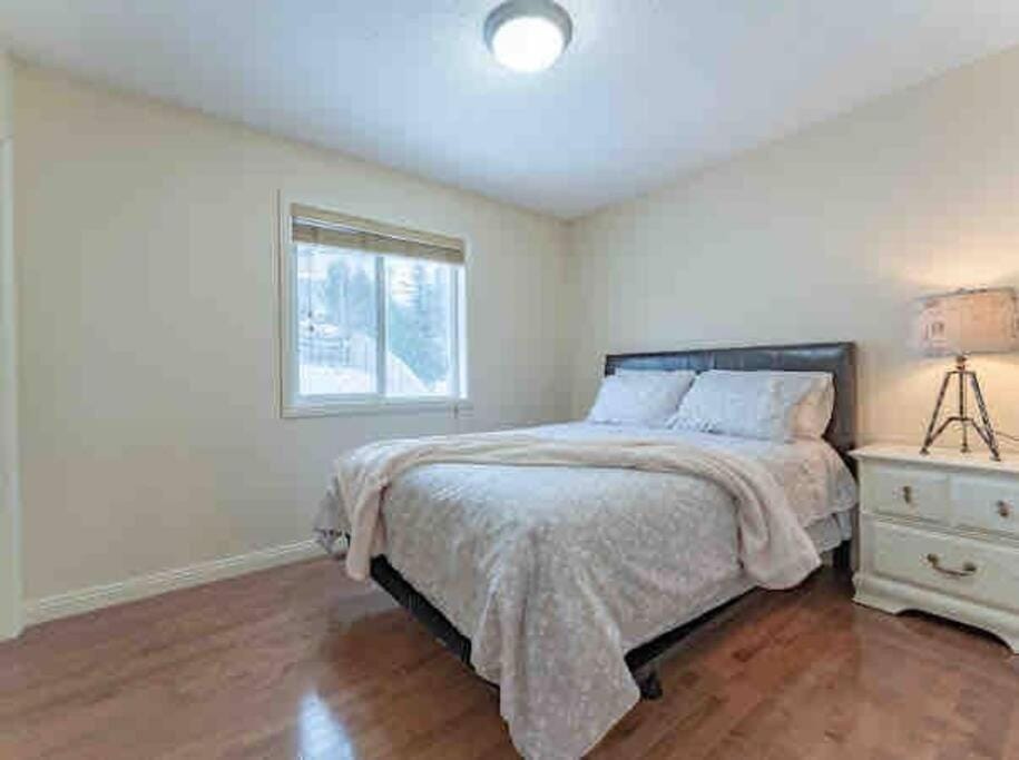 2500 sq house in Springbank Hill BL 261818 Villa in Calgary