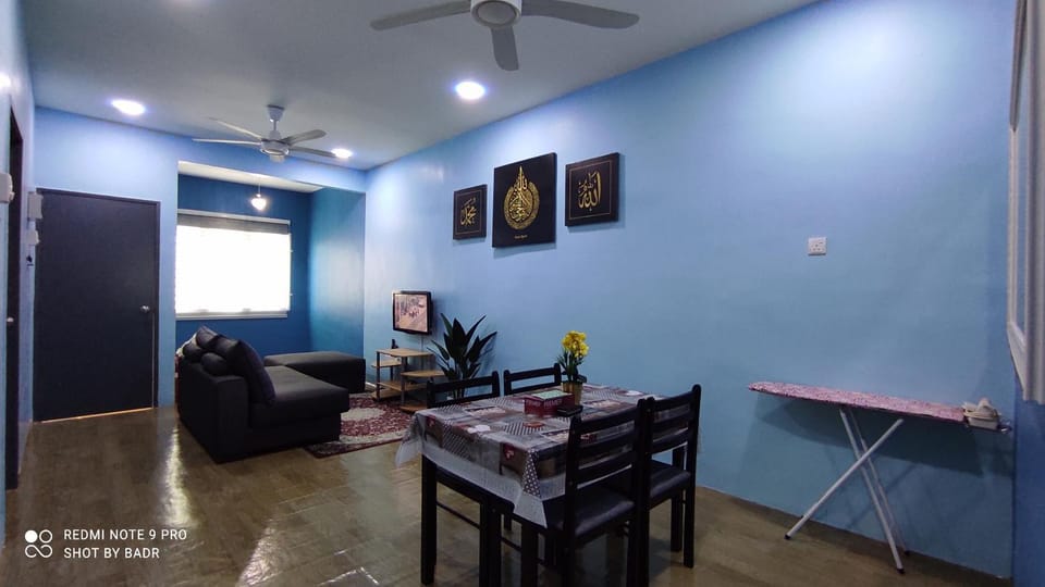 TV and multimedia, Dining area, fireplace