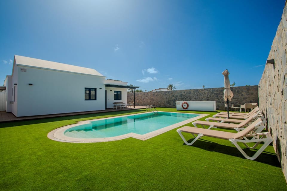 Property building, Pool view, Swimming pool