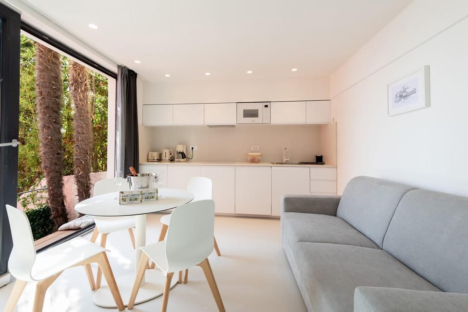Kitchen or kitchenette, Living room, Dining area