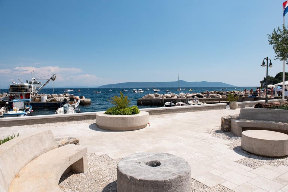 Nearby landmark, Natural landscape, Beach