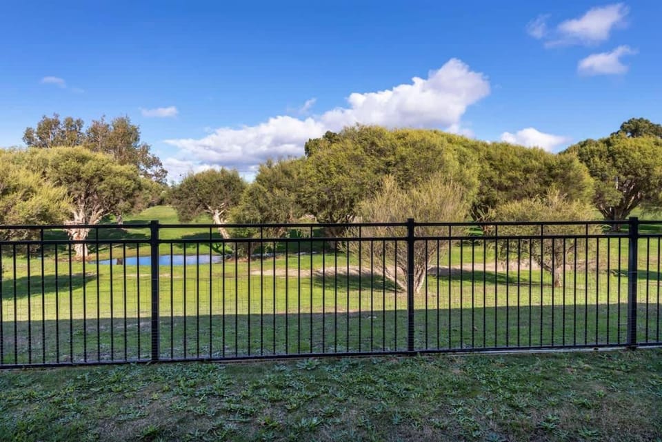 Fairway Retreat - Golf Course Views by Geographe Bay House in Dunsborough