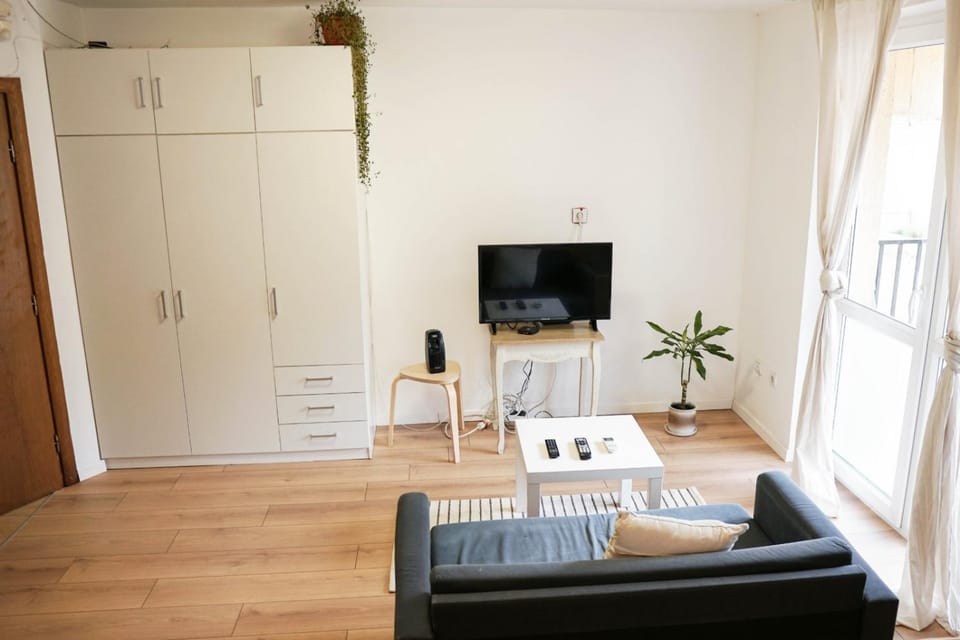 Communal lounge/ TV room, Living room, Seating area, wardrobe