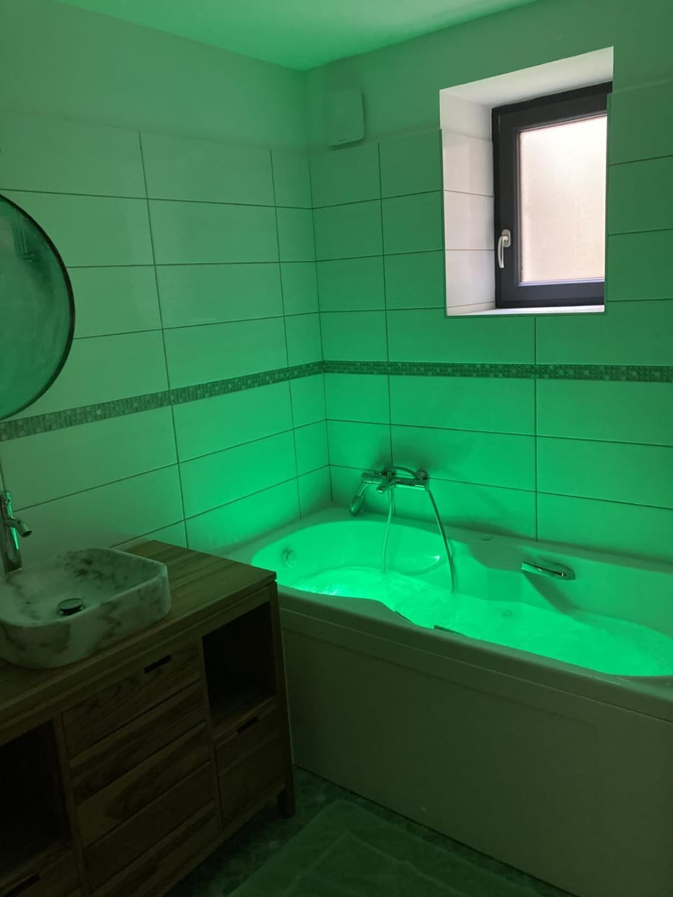 Hot Tub, Bath