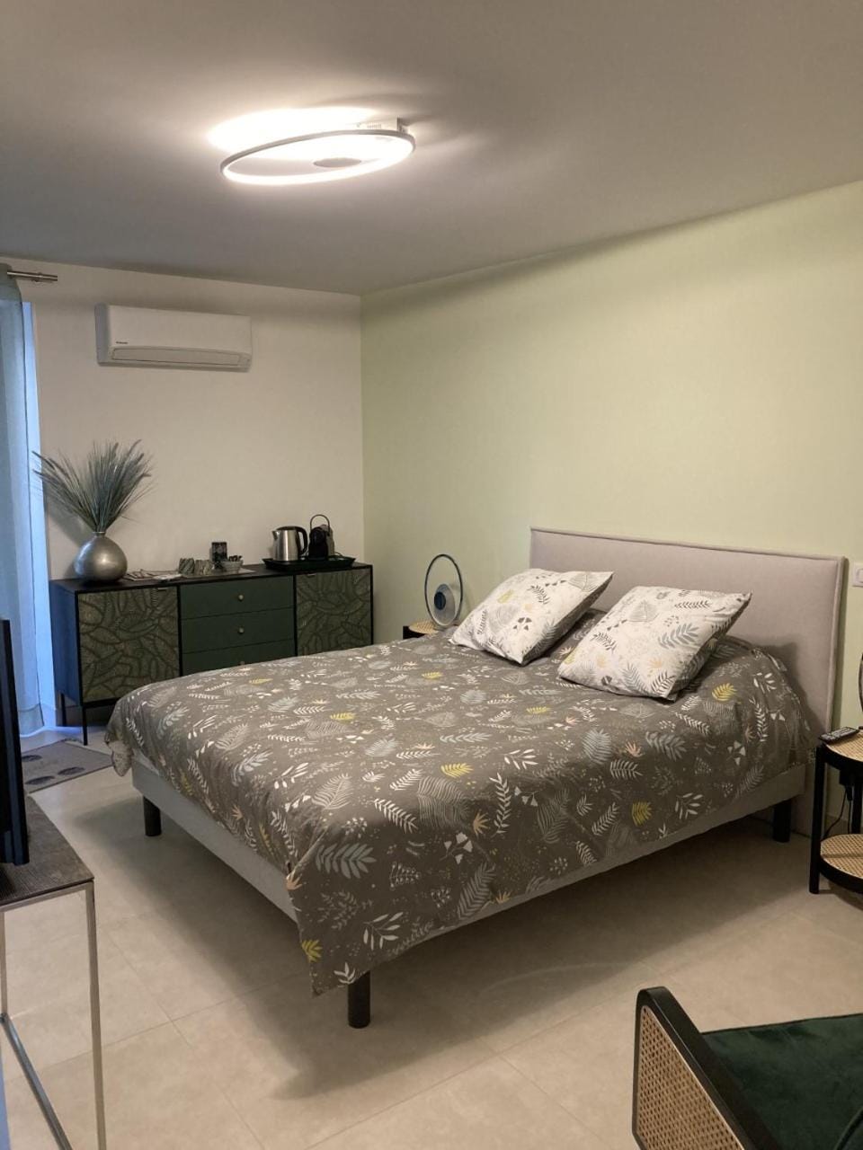 Bed, Bedroom, air conditioner