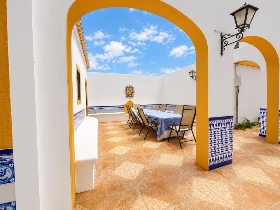 Property building, Balcony/Terrace, Balcony/Terrace