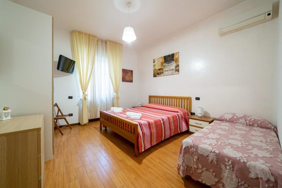 Bed, Bedroom, air conditioner