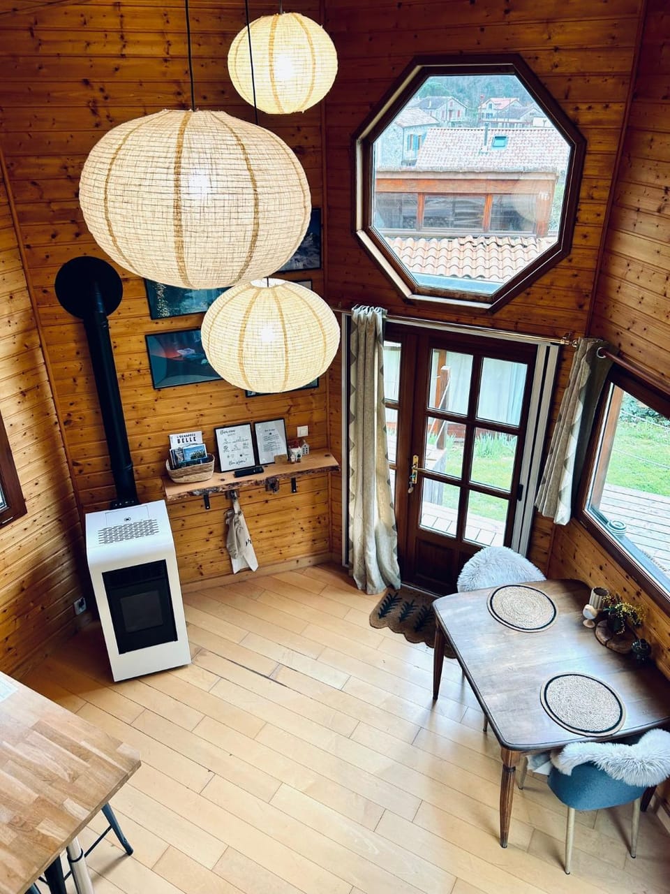 Living room, Dining area