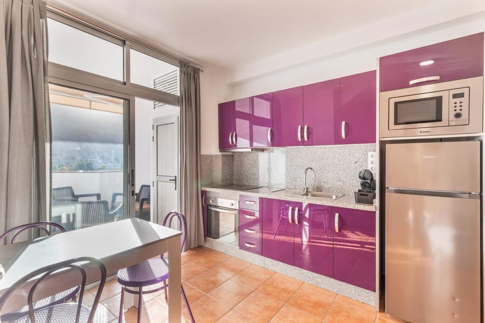 Property building, Kitchen or kitchenette, Living room