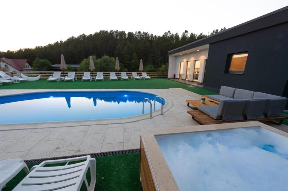Property building, Hot Tub, Swimming pool, sunbed