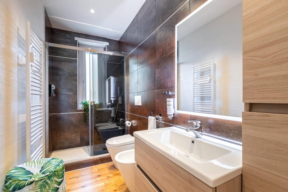 Shower, Toilet, Bathroom, bidet, towels