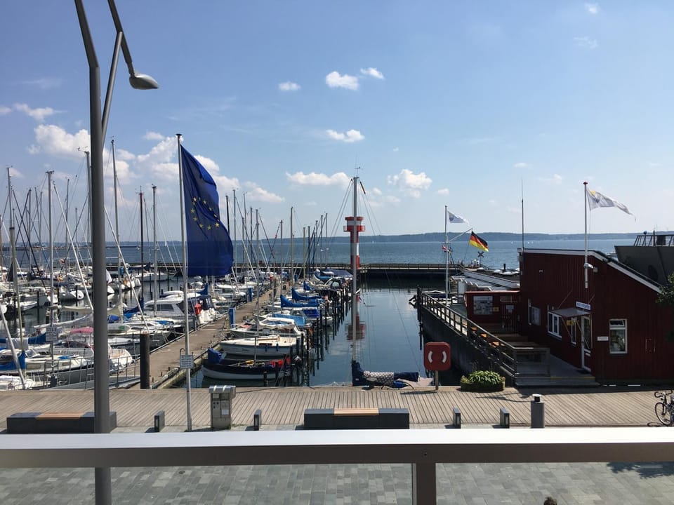 Apartment 3 - "Am Leuchtfeuer 3", Apartmenthaus Hafenspitze, Blickrichtung Strandoffene See Apartment in Eckernförde