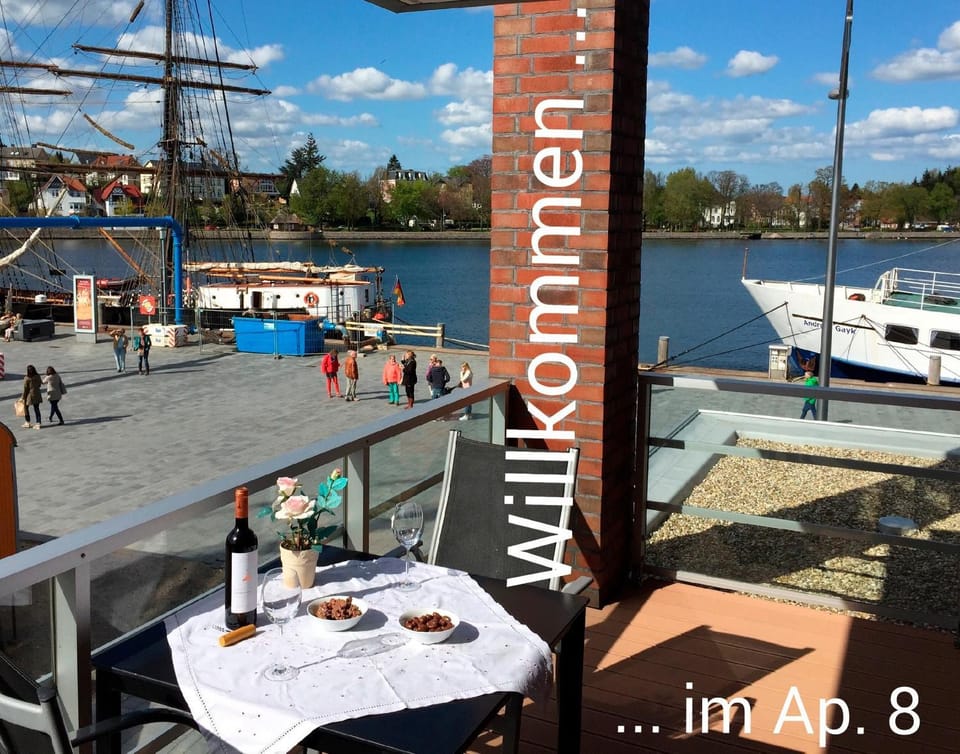 Apartment 8 "MEERZEIT" Blickrichtung Innenstadt Binnenhafen West Apartment in Eckernförde