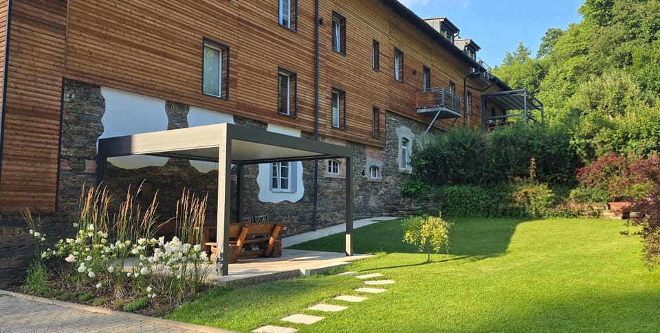 Property building, Garden, Balcony/Terrace, Seating area, Garden view