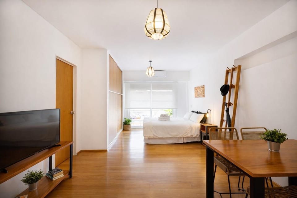 Bed, TV and multimedia, Living room, Photo of the whole room, Seating area, Dining area, Bedroom, heating, air conditioner