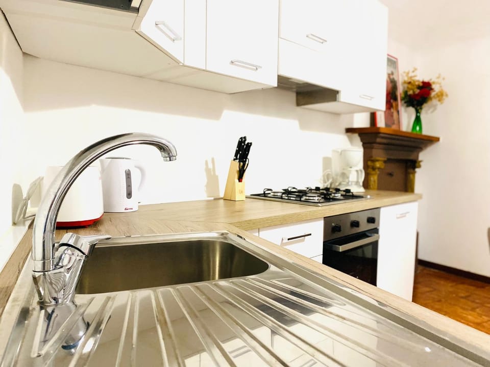 Kitchen or kitchenette, Dining area, pet friendly, stove