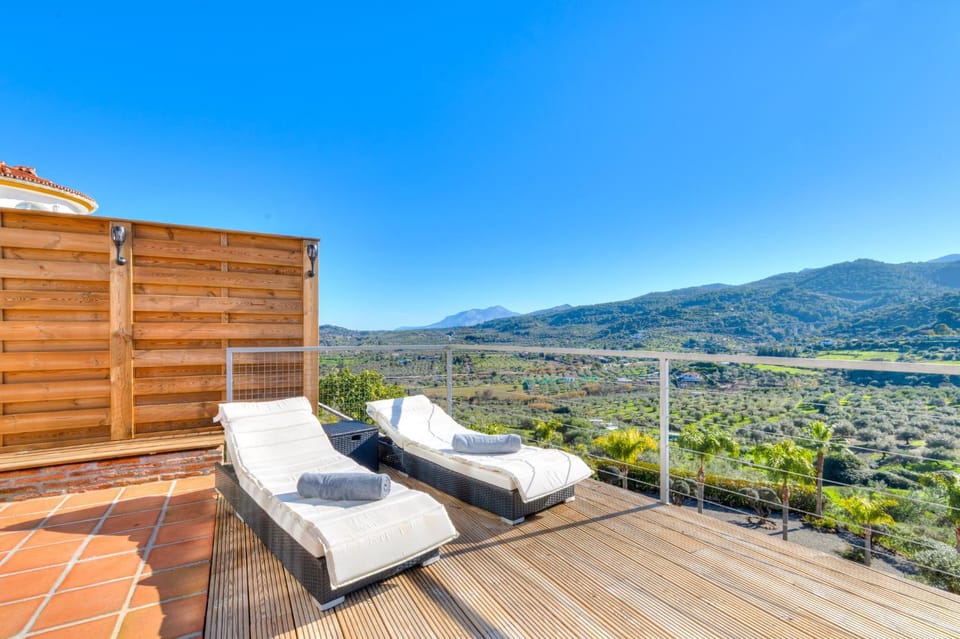 Natural landscape, Balcony/Terrace, Mountain view, sunbed, towels