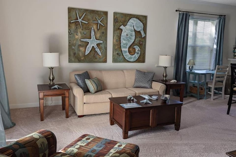 2-Bdrm condo with designated remote work area/pool Apartment in Carolina Forest