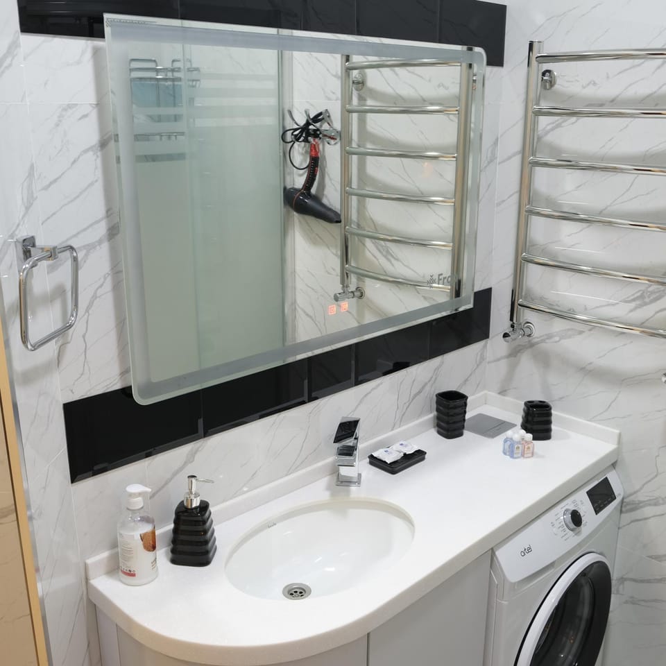 Shower, Bathroom, towels, dryer