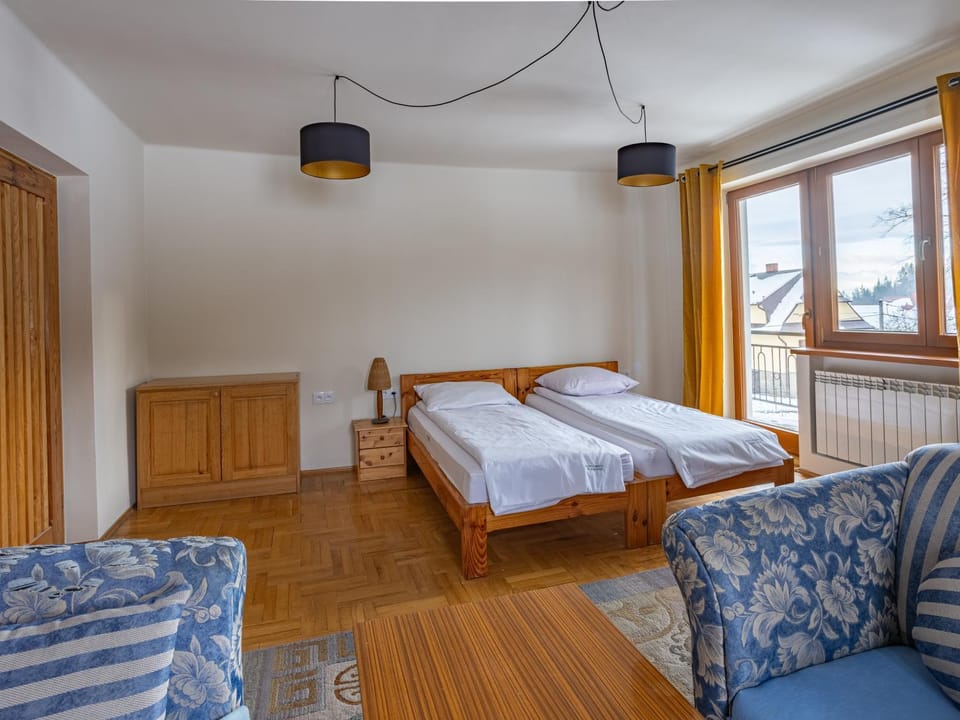 Bed, Living room, Photo of the whole room, Seating area, Bedroom