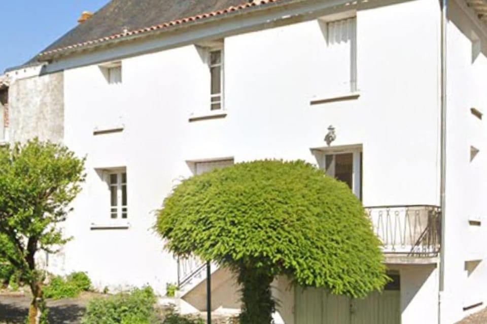 3-Bed House - Sleeps 6 - Garden Balcony Parking House in Nouvelle-Aquitaine