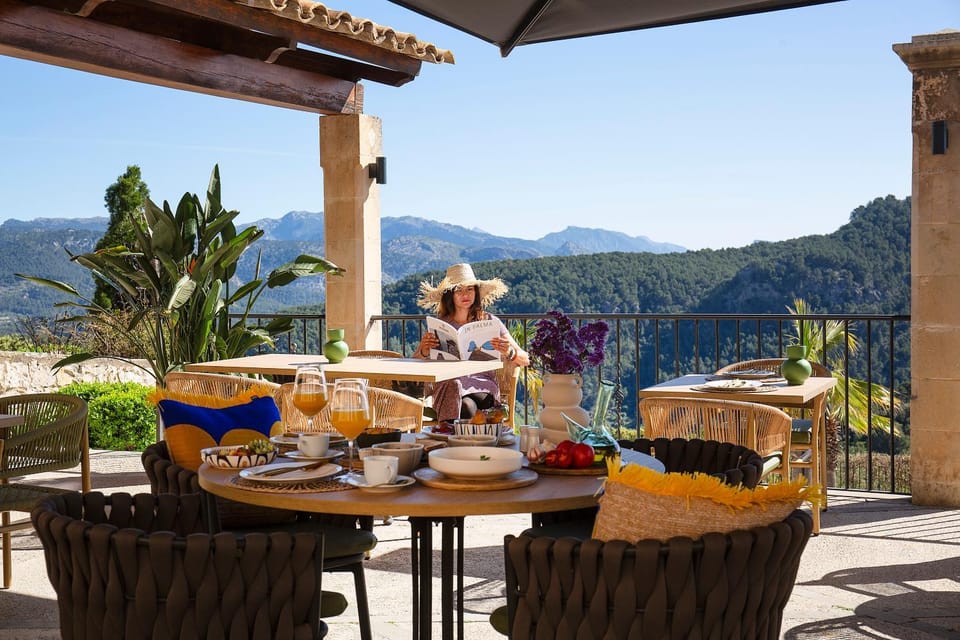 Restaurant/places to eat, Natural landscape, Balcony/Terrace, Food and drinks, Dining area, Mountain view, Breakfast