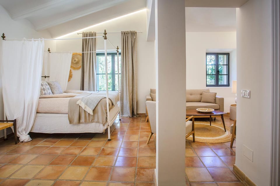 Bed, Photo of the whole room, Decorative detail, Bedroom