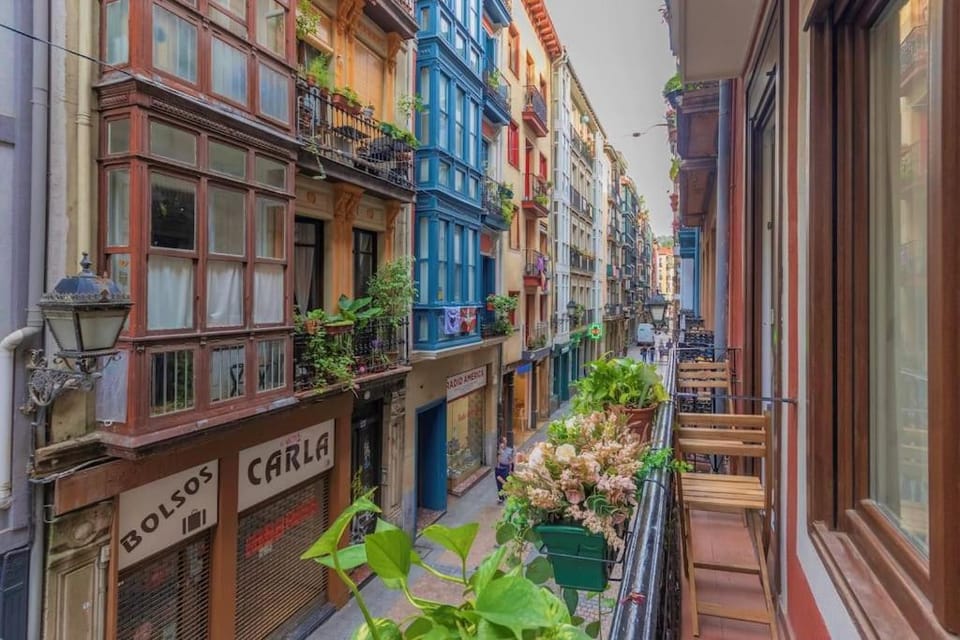 Piso Diseño Deluxe Casco Viejo entrada autonoma y ascensor Apartment in Bilbao