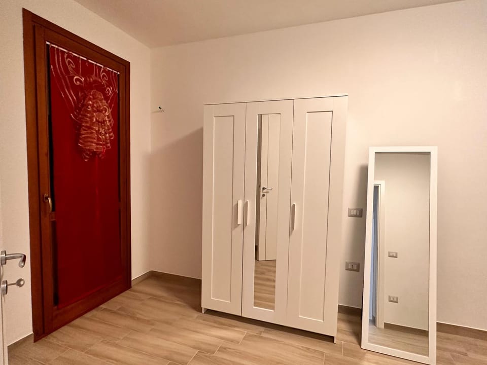 Balcony/Terrace, wardrobe