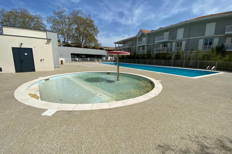 Air-conditioned house in the Arcachon style with swimming pool House in La Teste-de-Buch