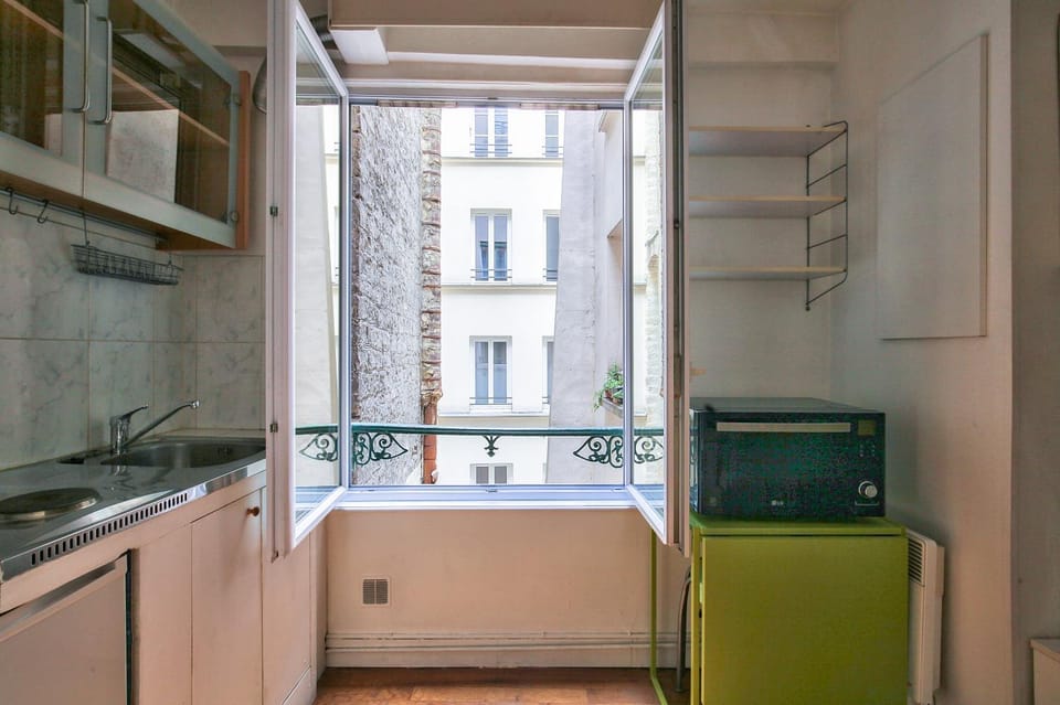 Kitchen or kitchenette, oven, stove