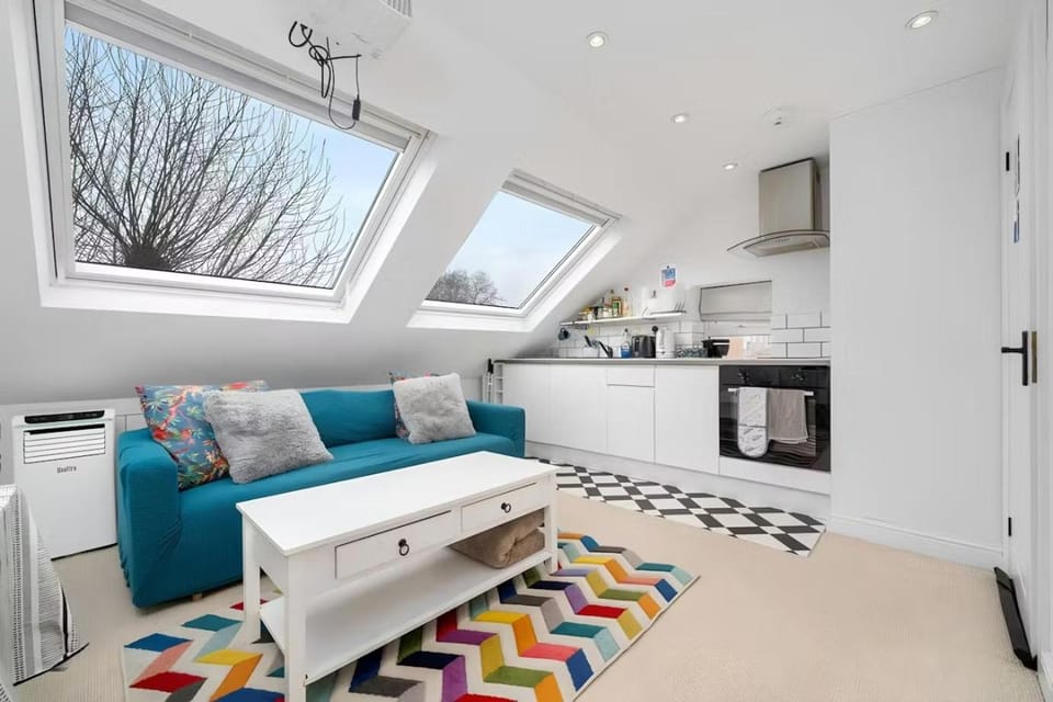 Kitchen or kitchenette, Living room, Seating area, oven, stove