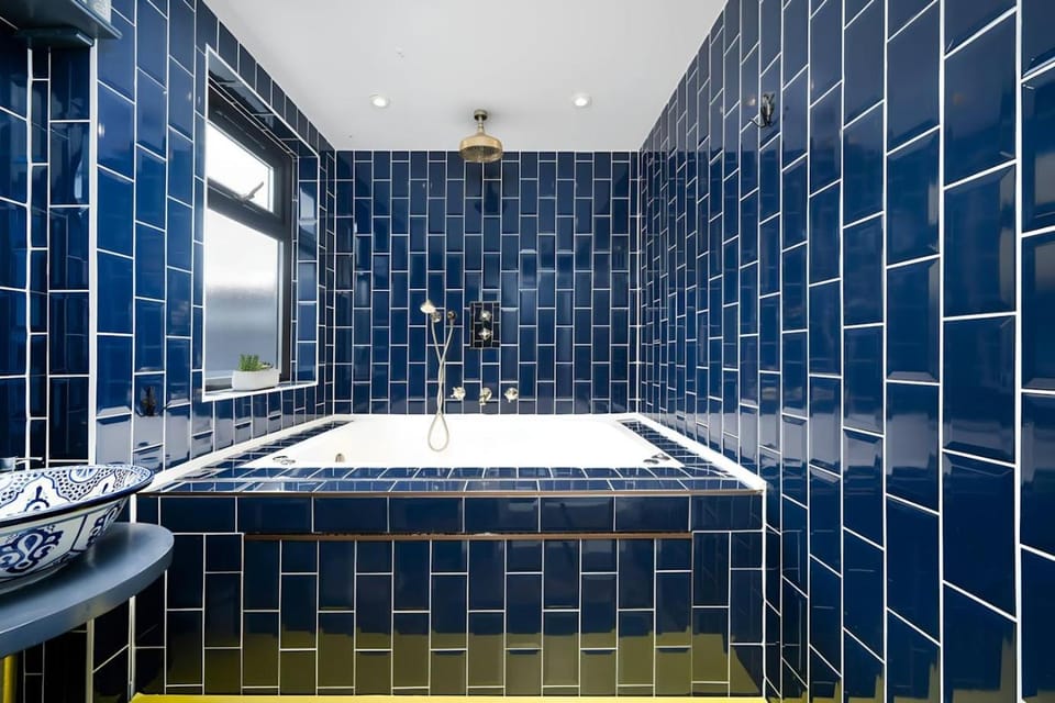 Hot Tub, Bathroom