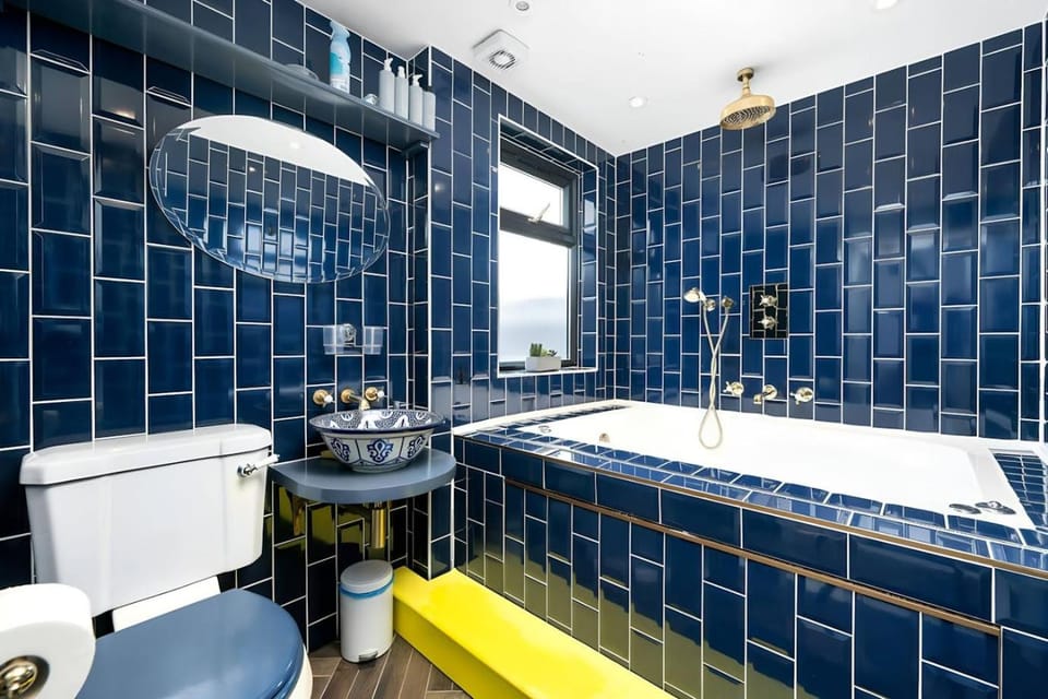 Toilet, Hot Tub, Bathroom, Photo of the whole room, Bath
