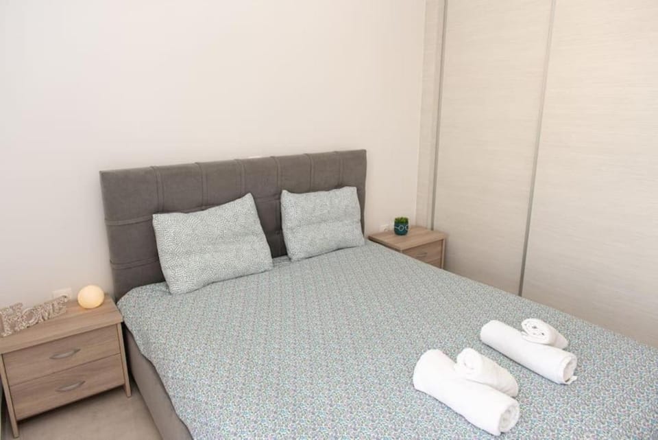 Bed, Bedroom, towels, wardrobe