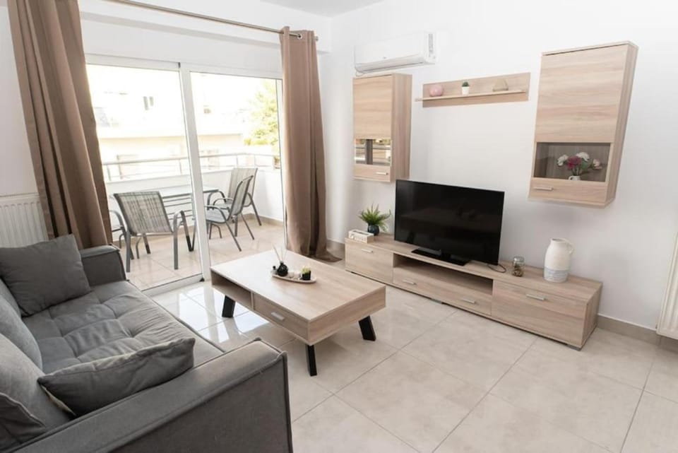 TV and multimedia, Balcony/Terrace, Living room, Seating area, air conditioner