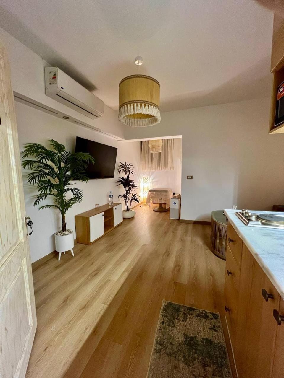 TV and multimedia, Living room, Seating area, air conditioner