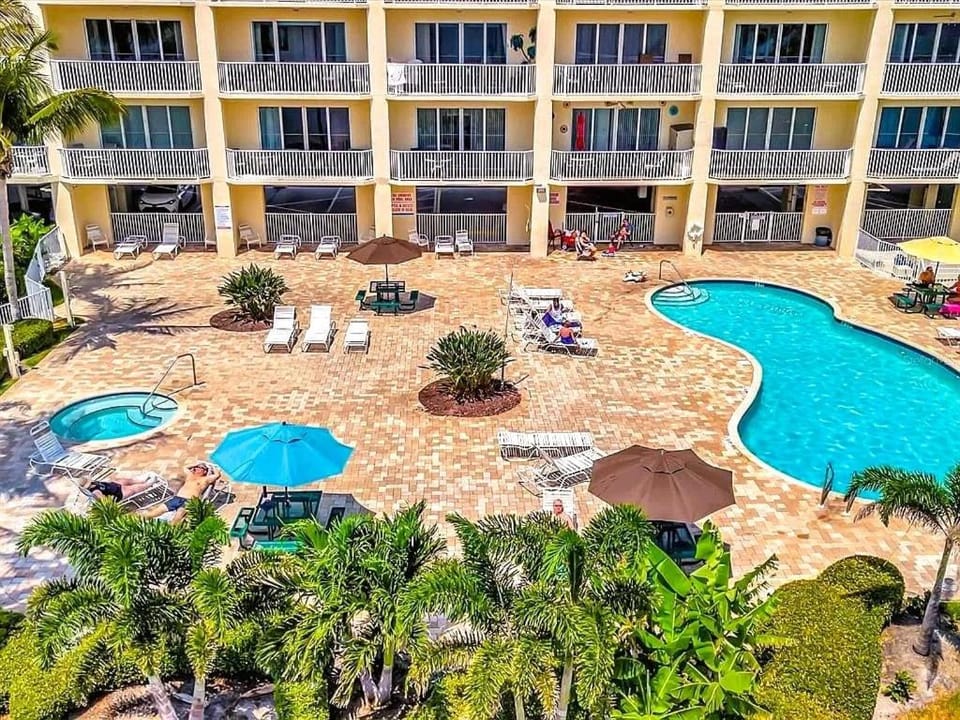 Bayview Oceanside Condo with Pool and Private Balcony Apartment in Seminole