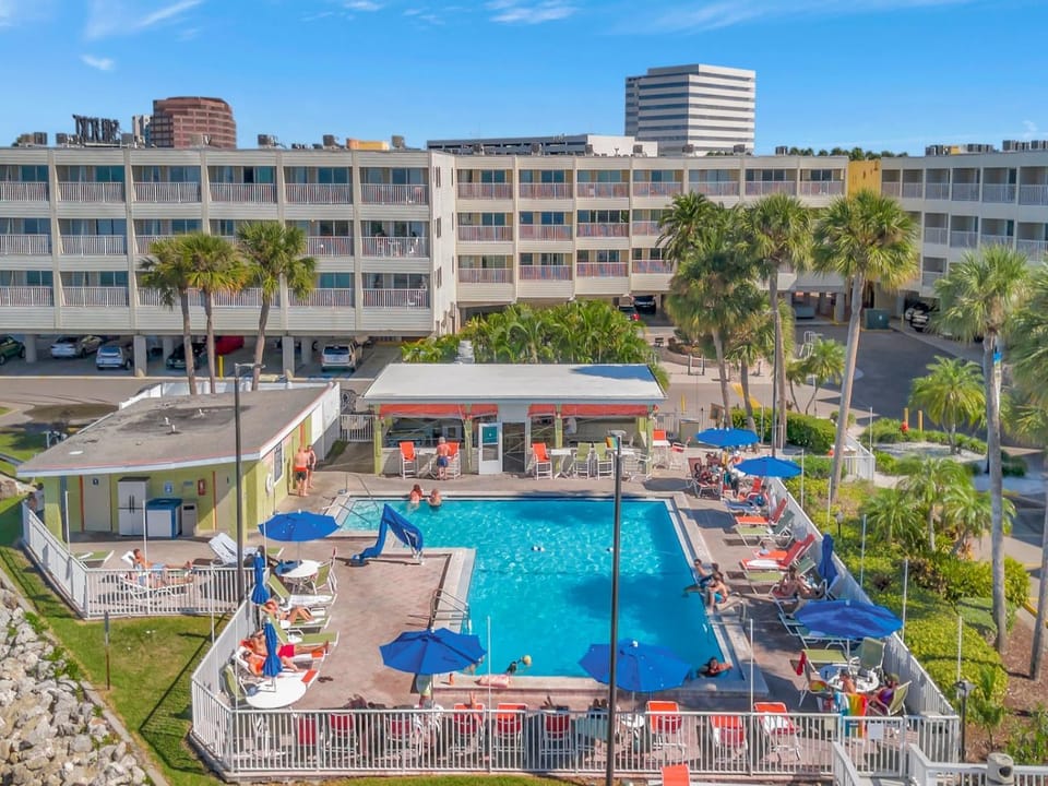 Pool view, Swimming pool, Parking, sunbed