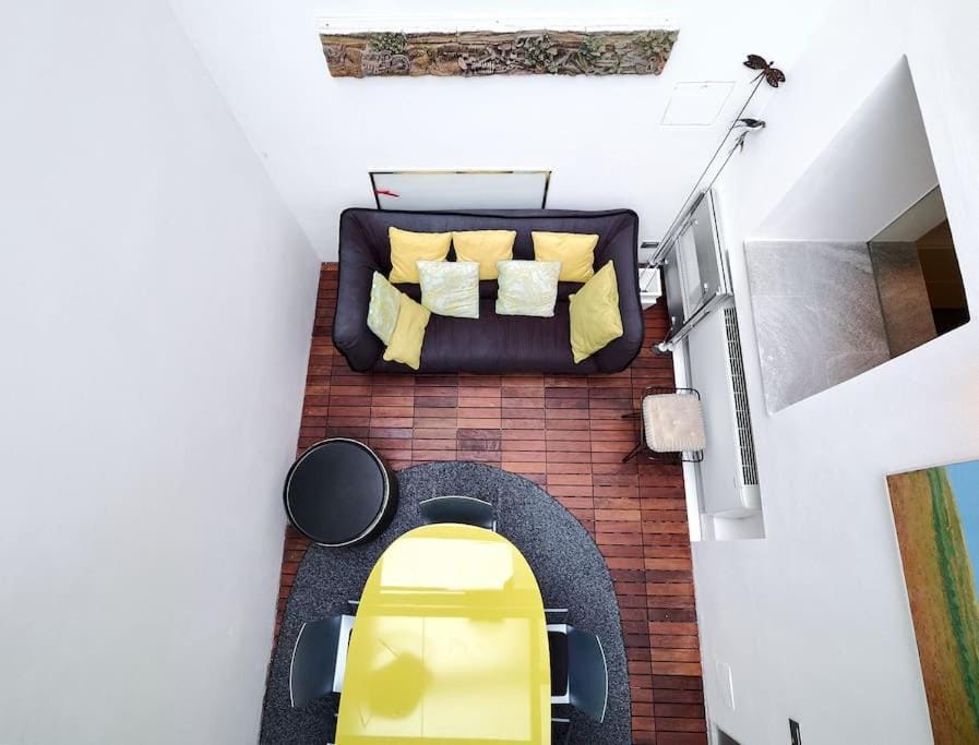 Living room, Photo of the whole room
