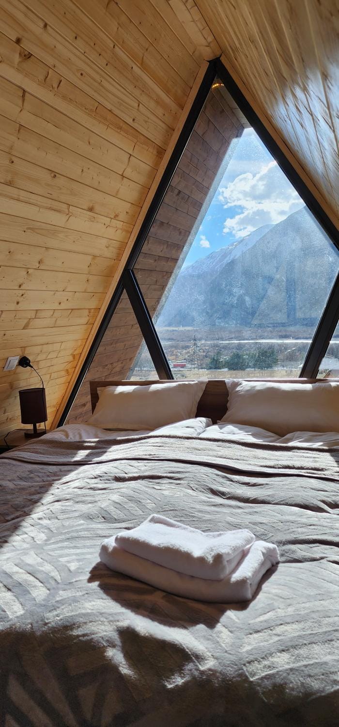Bed, Bedroom, Mountain view