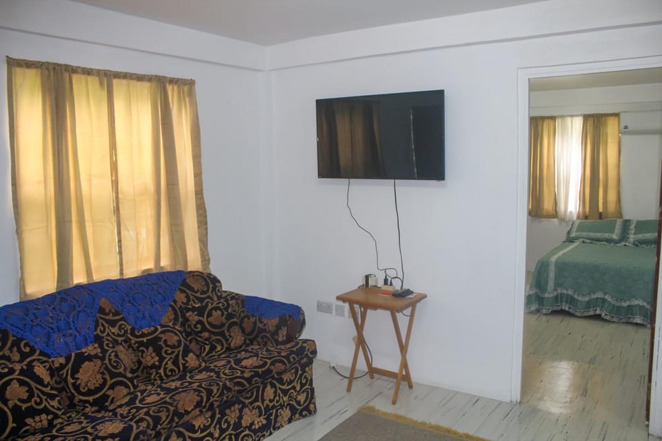 Communal lounge/ TV room, Living room, Seating area