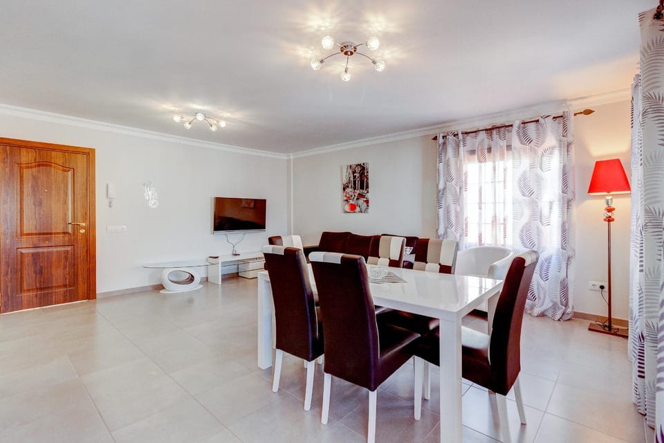 TV and multimedia, Seating area, Dining area