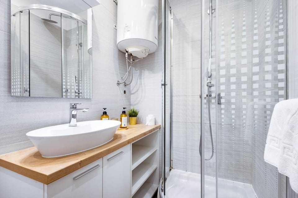 Shower, Toilet, Bathroom, towels