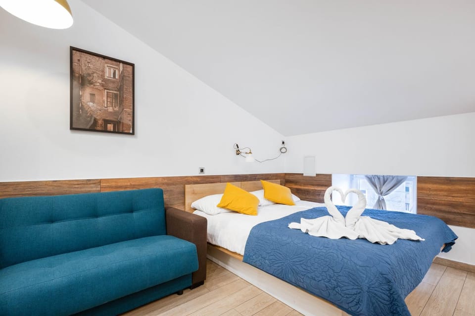 Bed, Living room, Seating area, Bedroom, towels
