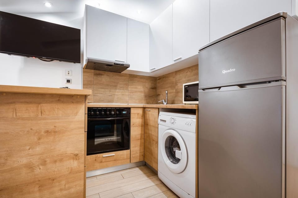 Kitchen or kitchenette, oven, stove, washing machine